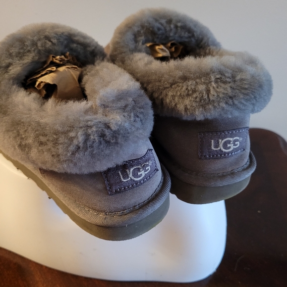 Ugg moccasin shoes - Picture 4 of 6